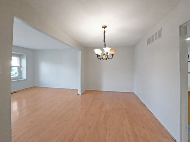 Building Photo - Bright & Spacious 3-Bedroom Townhome in Sought-After Rosedale/White Marsh!