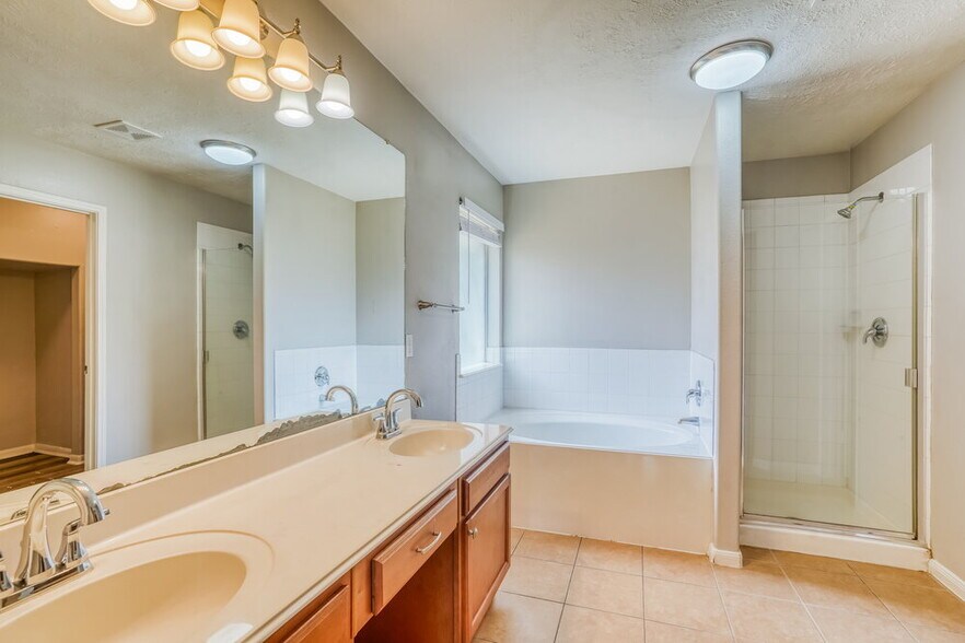 Building Photo - 2614 Elder Park Ct