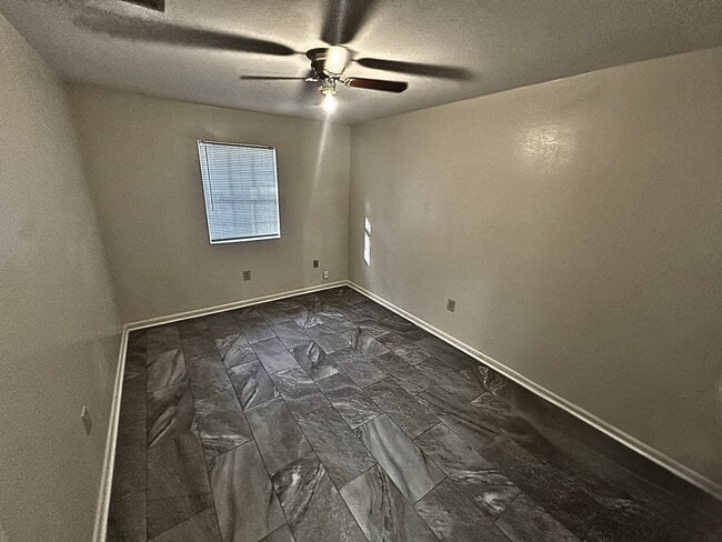 Building Photo - 111 Mallard Dr