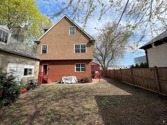 Building Photo - 155 Amory St
