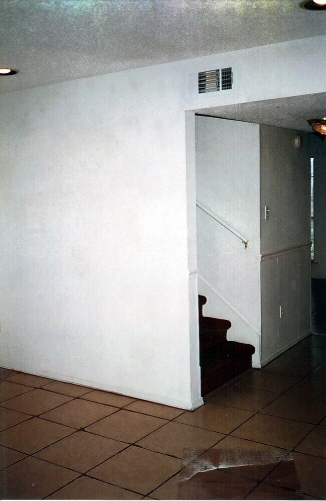 Building Photo - 1511a Kings Rd