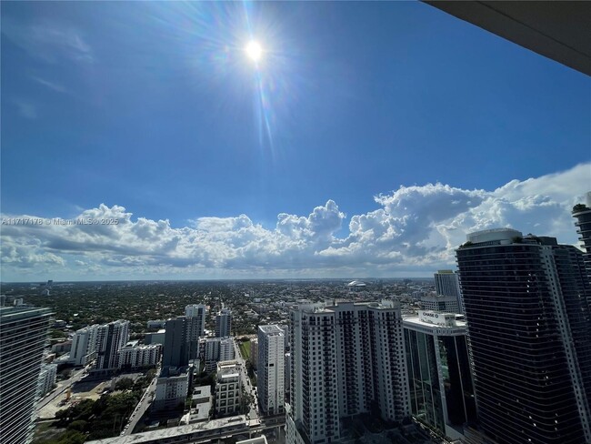 Building Photo - 1000 Brickell Plaza