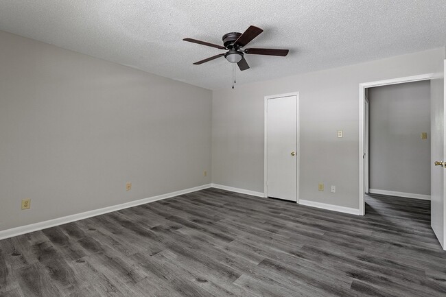 Building Photo - 7 Jadewood Ct