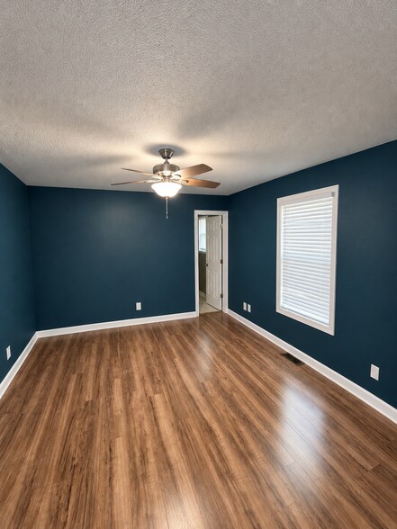 Building Photo - 1740 Shoreline Dr