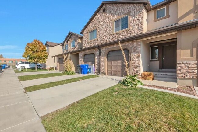Building Photo - Stunning Saratoga Springs Townhome