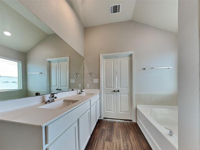 Building Photo - 127 Simon