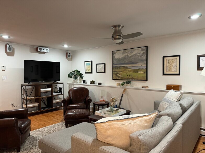 Building Photo - 546 Columbus Ave