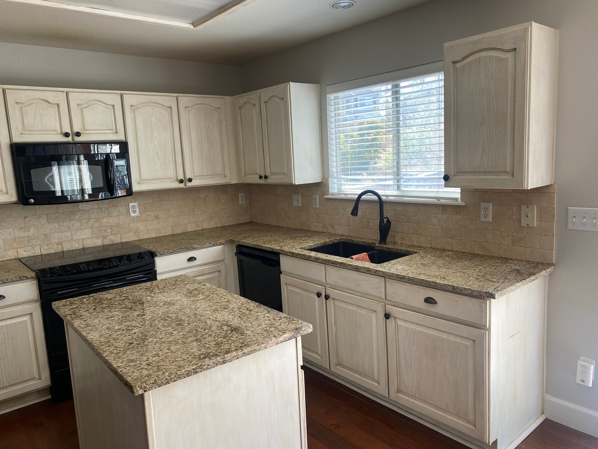 Kitchen - 2526 WOODROSE PL