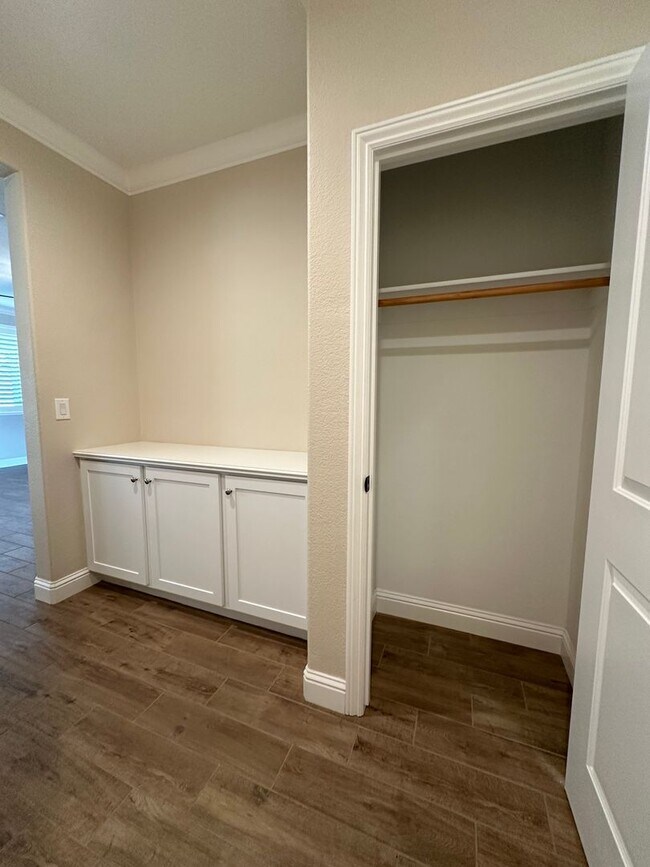 Building Photo - Impressive All Single Story 3 Bedroom, 2.5...