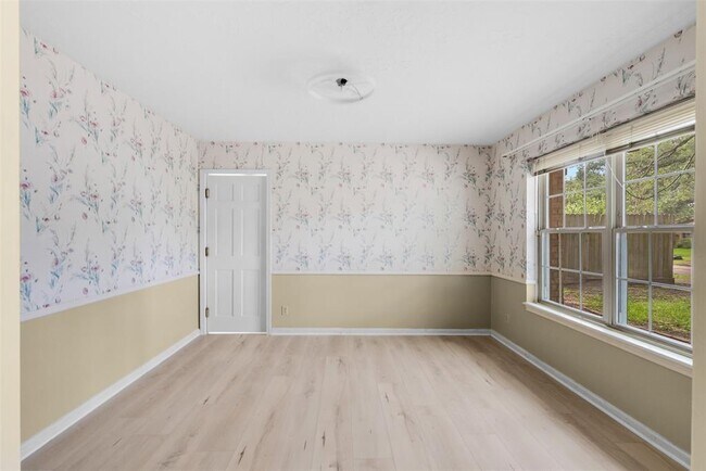 Building Photo - 3315 Crestdale Dr