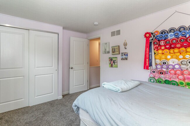 Building Photo - 1071 Stratford Ct