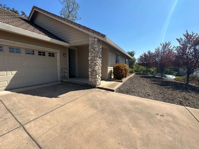 Building Photo - STUNNING!!!  Gorgeous Home In Connor Estates