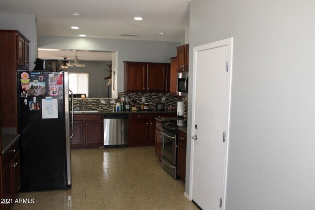 Building Photo - 399 E Goldmine Ct