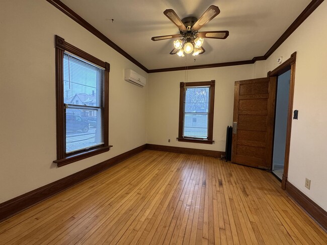 Building Photo - 916 9th St