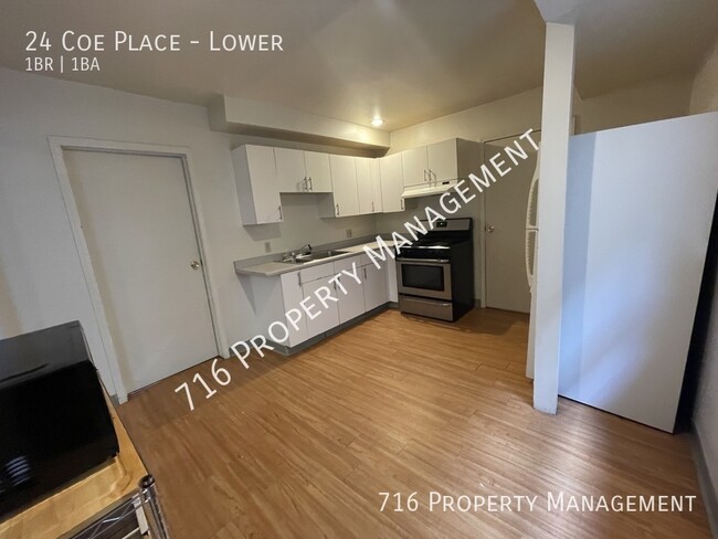 Building Photo - Spacious Lower 1 Bedroom Available Now!