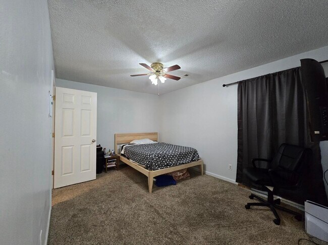 Building Photo - 5945 Lost Creek Dr