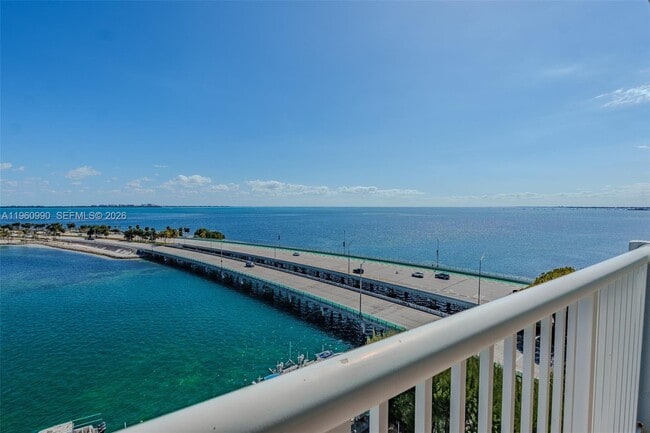 Building Photo - 150 SE 25th Rd