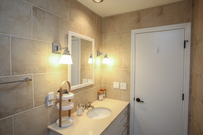 Building Photo - 23 Cross Rd