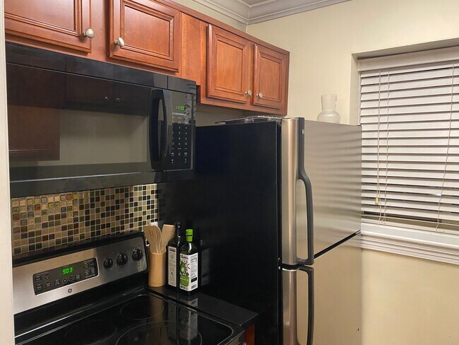 Building Photo - 820 B S Washington St