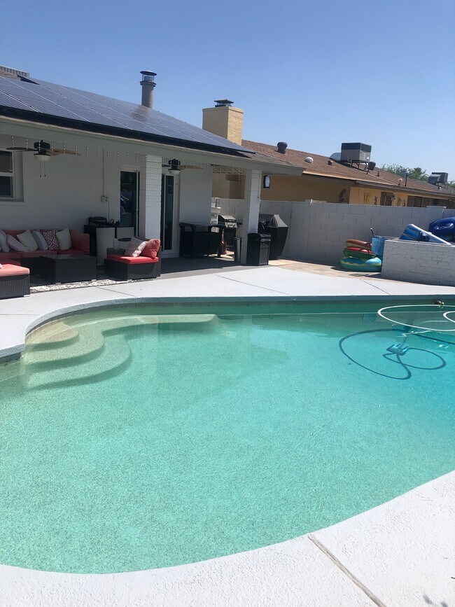 Pool - 1209 E Campus Dr