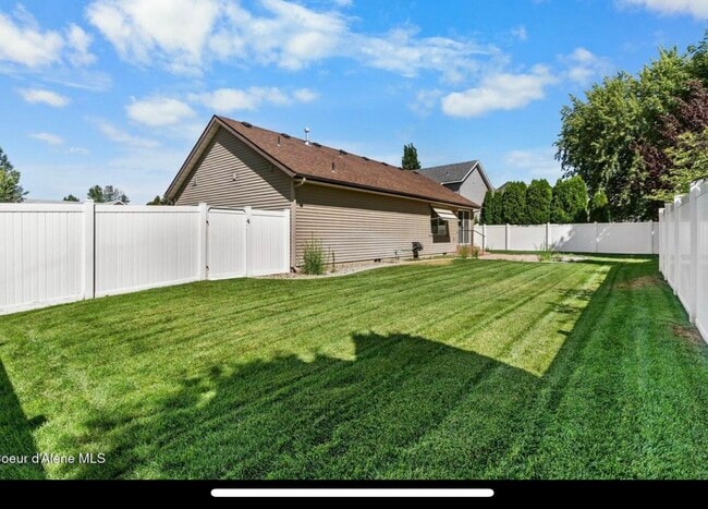Building Photo - 8182 N Brookside Dr