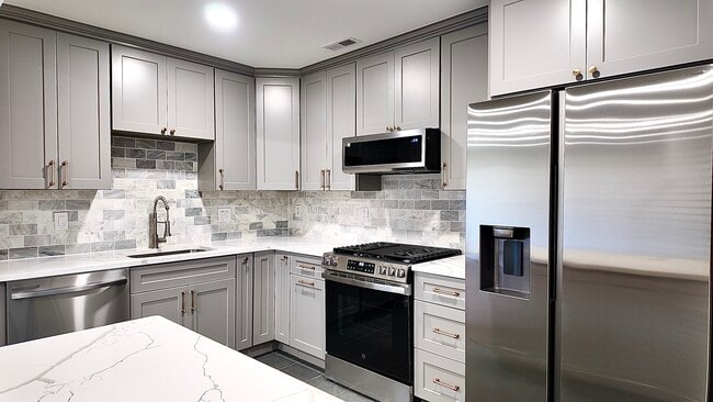 Building Photo - 603 Kirby Way