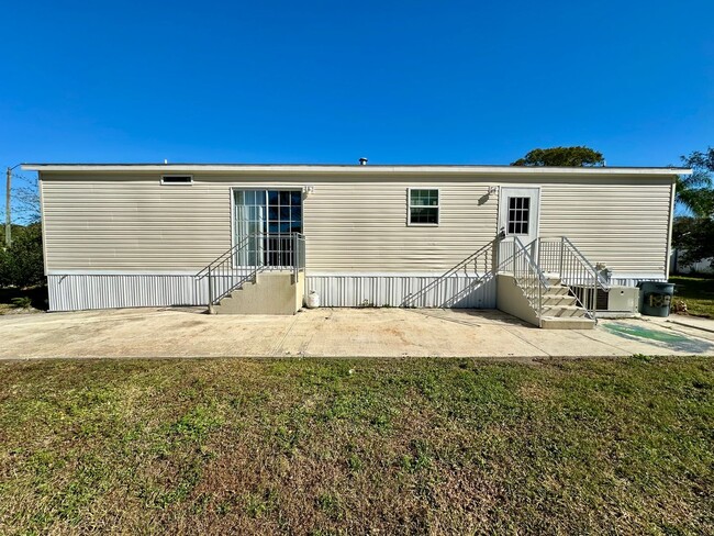 Primary Photo - Centrally Located, 3/2 Manufactured Home F...