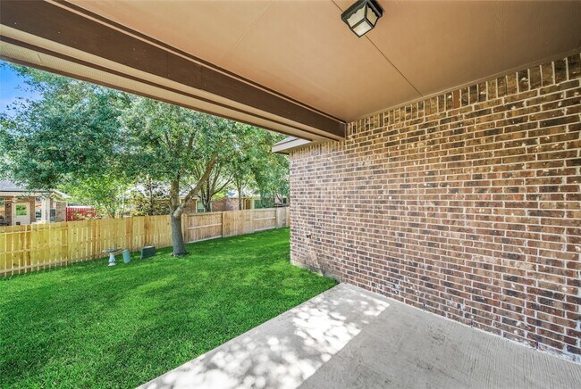 Building Photo - 2406 Winter Trail Dr