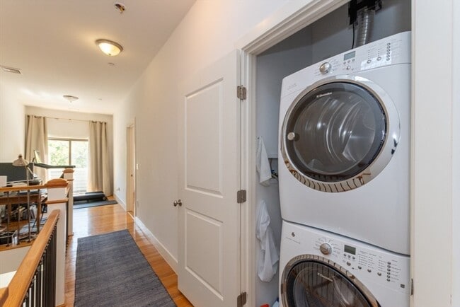 Building Photo - 769 Heath St