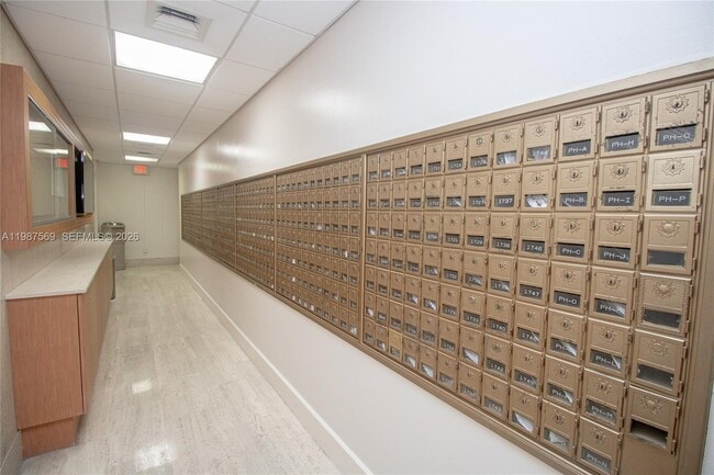 Building Photo - 2899 Collins Ave