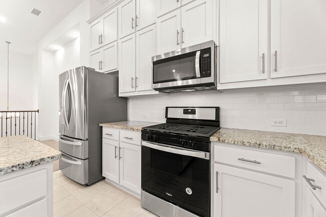 Building Photo - 2205 Southwick Dr