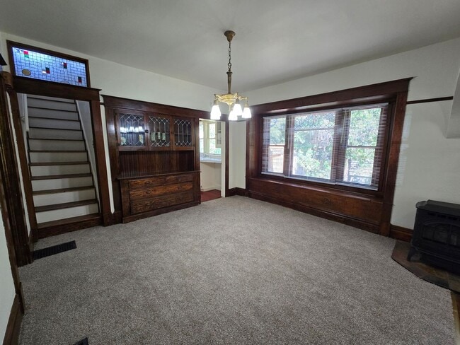 Building Photo - Garland District Home!