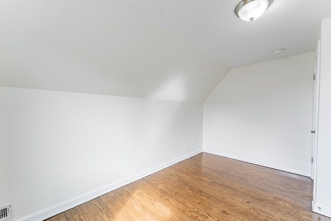 Building Photo - 2817 Maple Ave