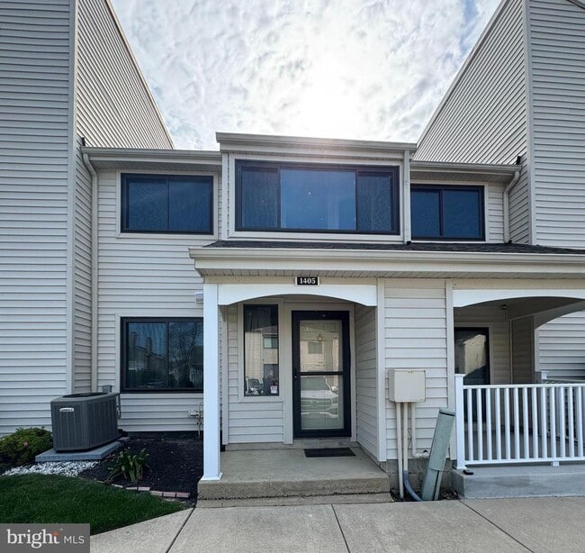 Primary Photo - 1405 Roberts Way