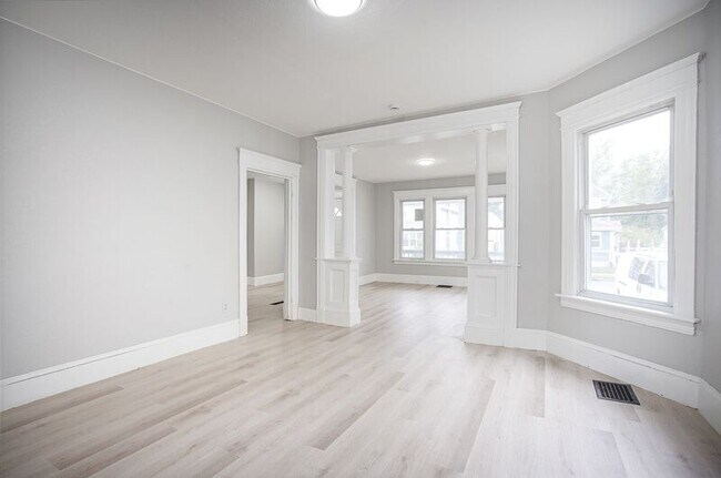 Building Photo - 140 Johnson St