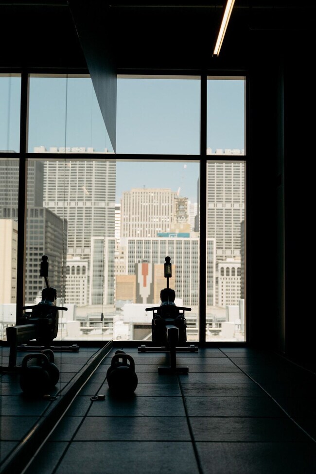 Building Photo - 755 S Clark St