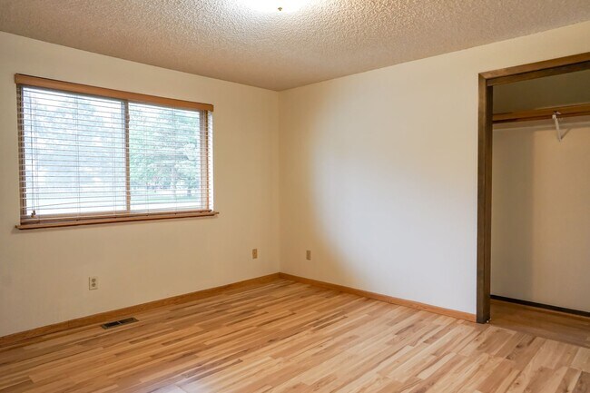 Building Photo - Mini "Ranch" in Hayden