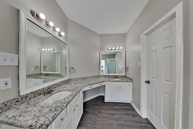 Building Photo - 2331 Trotter Dr