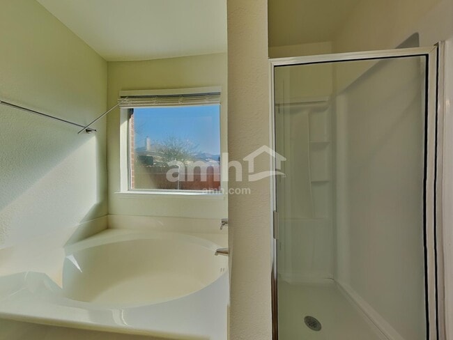 Building Photo - 7505 Fossil Lake Dr