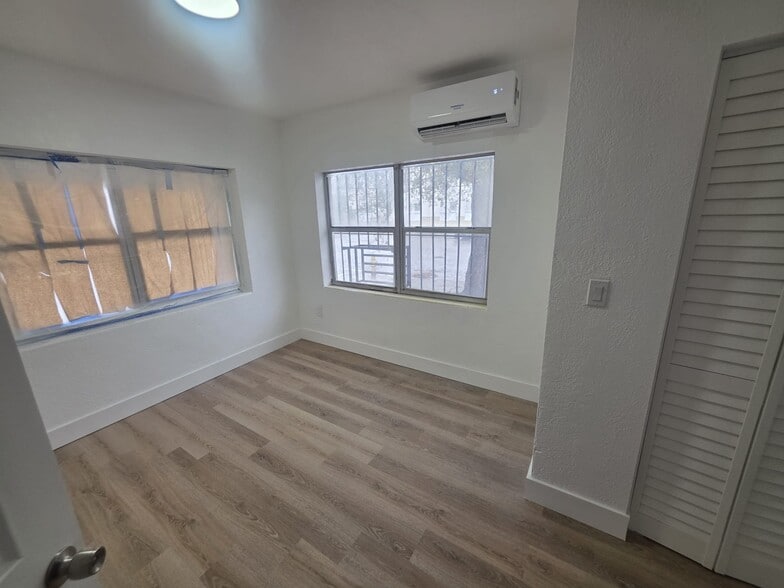 Building Photo - 5900 NE 1st Ave