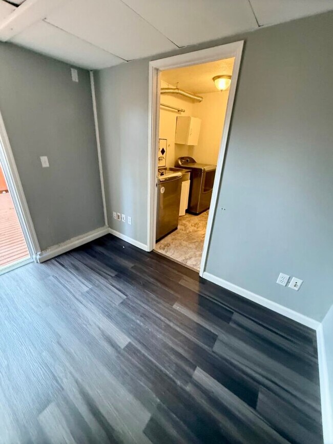 Building Photo - Welcome to this beautifully remodeled 3-be...