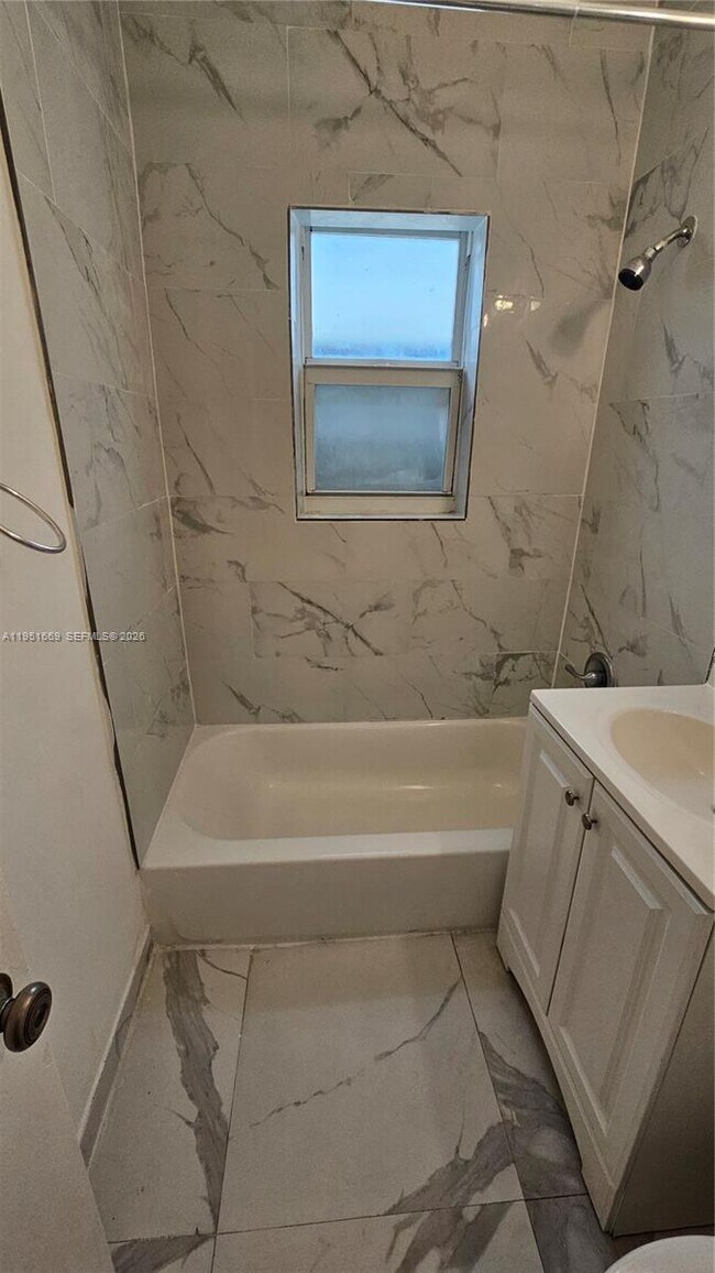 Building Photo - 1848 Madison St