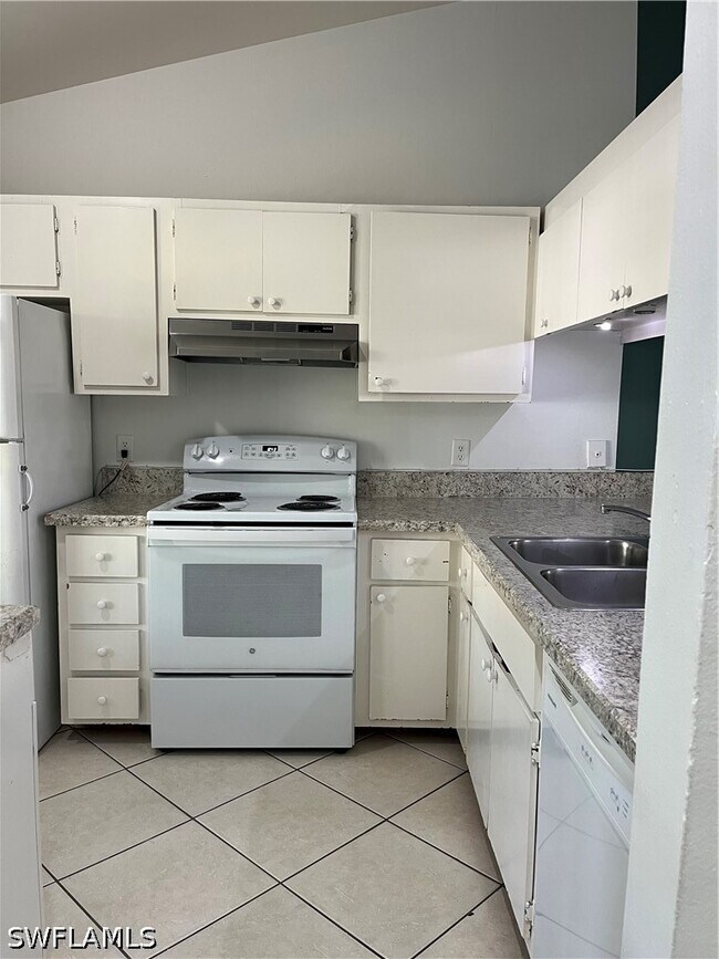 Building Photo - 1708 Kings Lake Blvd