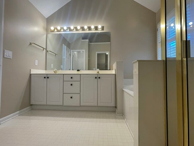 Building Photo - 2428 Havershire Dr