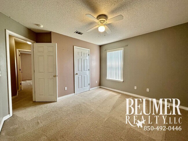 Building Photo - Spacious 3 bd/2 ba Open Floor Plan Home fo...
