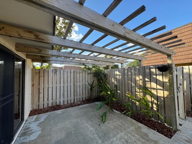 Building Photo - 1620 16th Ln