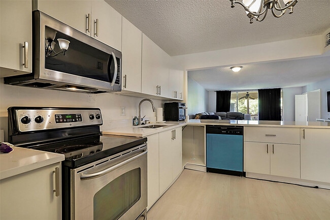 Building Photo - 2850 Forest Hills Blvd