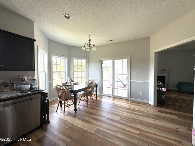 Building Photo - 461 Worsley Wy