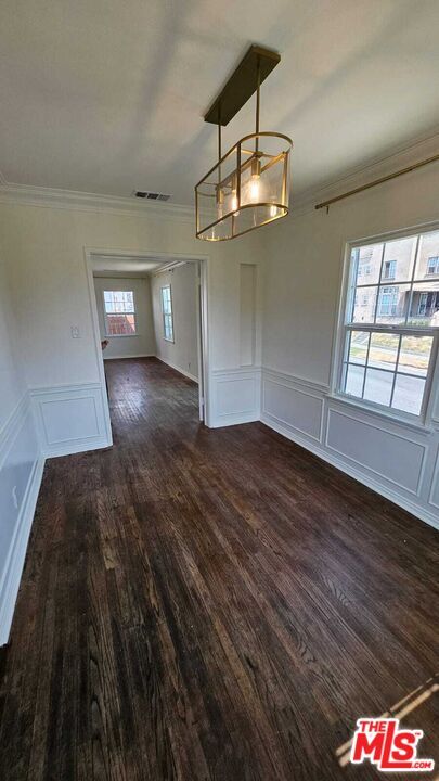 Building Photo - 2615 Edgehill Dr