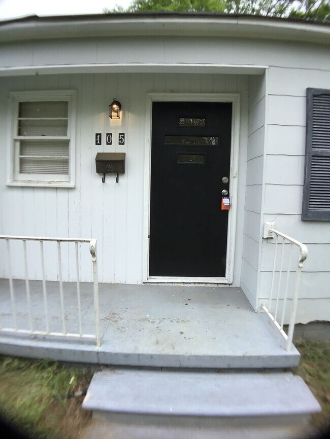 Primary Photo - 105 Cypress Dr
